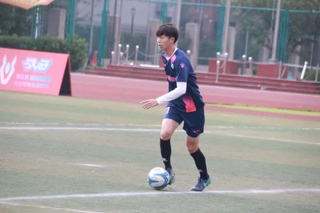 上海男子深夜接到院长怒吼，妻子内退后遭受误解